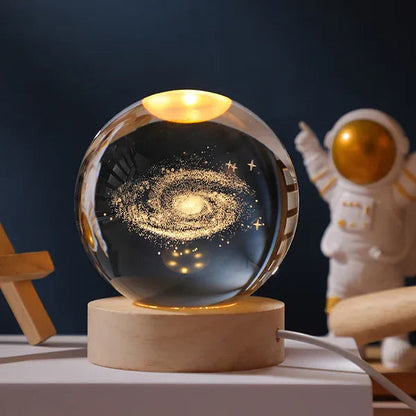 Veilleuse Boule de Cristal Gravée 3D avec Socle LED en Bois pour Décoration Élégante Lumières de nuit Electro Paris Voie lactée