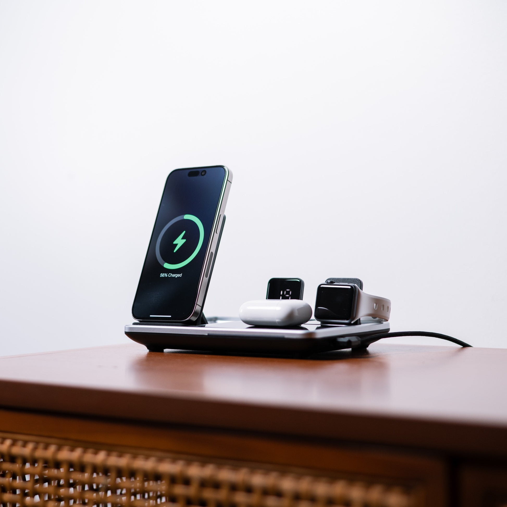 Chargeur Sans Fil 4 en 1 Induction pour iPhone, Apple Watch et AirPods Chargeurs et adaptateurs secteur Electro Paris