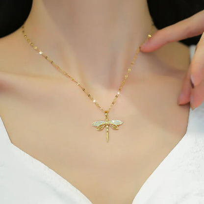 Collier Libellule – Élégance Dorée et Légèreté Electro Paris
