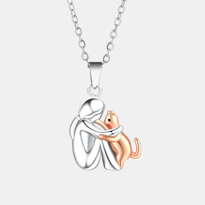 Collier avec Pendentif Étreinte – Symbole d’Amour et de Tendresse Necklaces Electro Paris