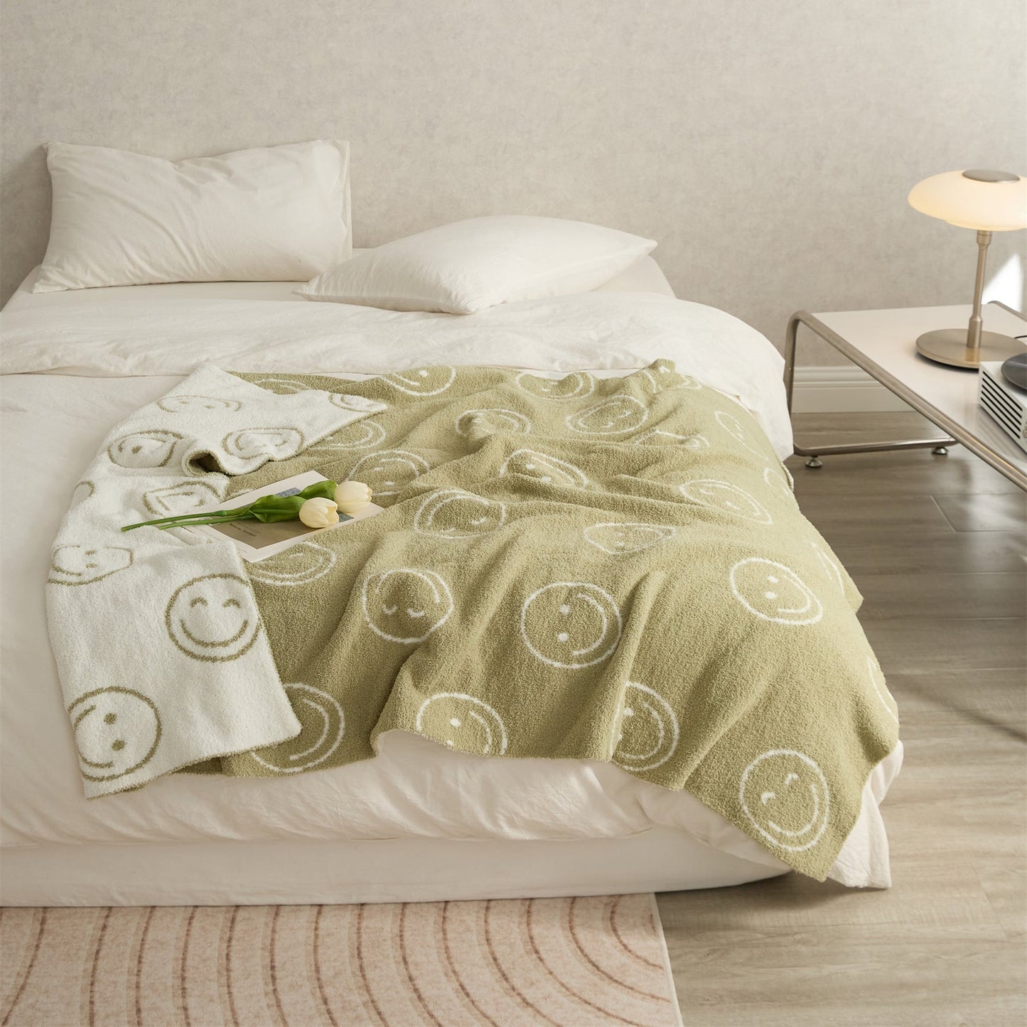 Plaid Visage Souriant – Couverture Douce avec Design Smiley pour Lit et Canapé Literie Electro Paris