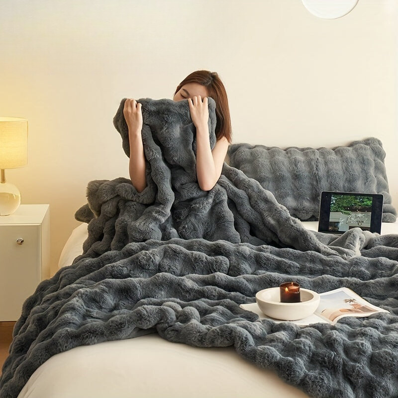 Couverture Polaire Double Face en Fausse Fourrure de Lapin pour un Confort Luxueux Literie Electro Paris