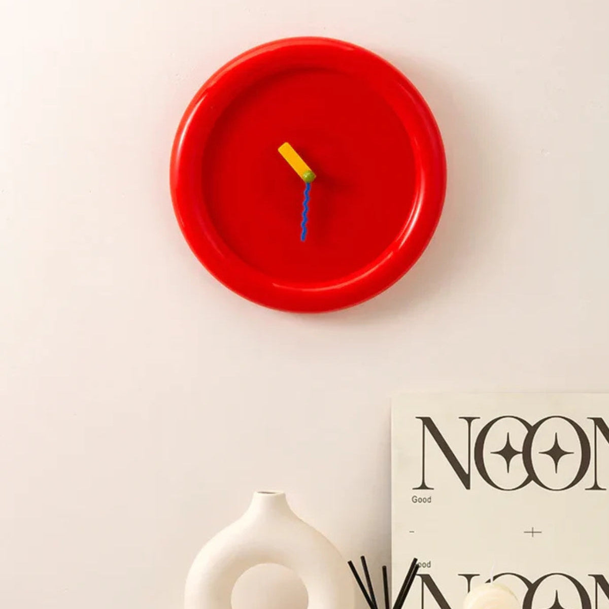 Horloge Murale Moderne Colorée – Le Temps Joyeux au Style Memphis Wall clock Electro Paris