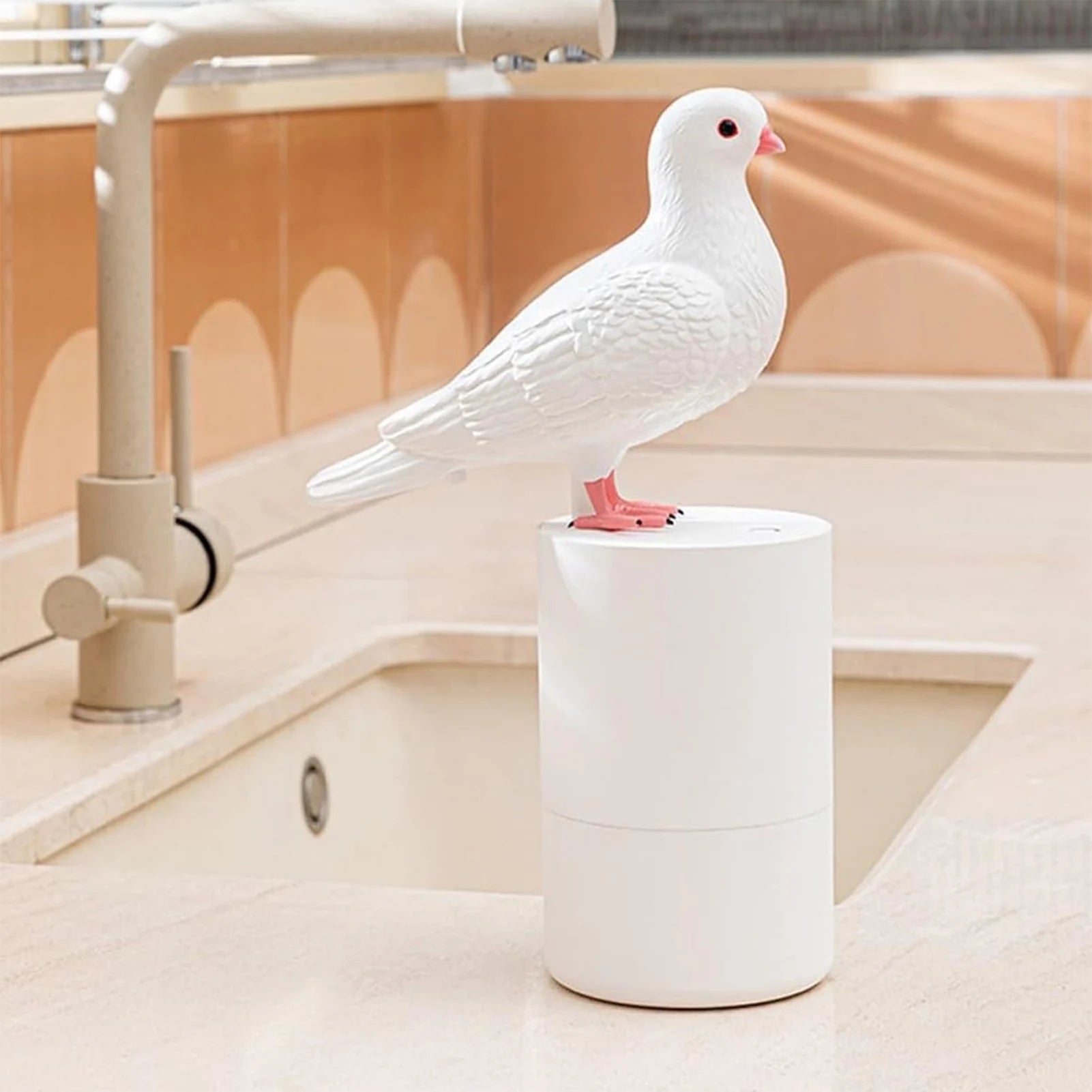 Distributeur de Savon Pigeon en Résine pour un Décor Fantaisiste Distributeurs de savon Electro Paris