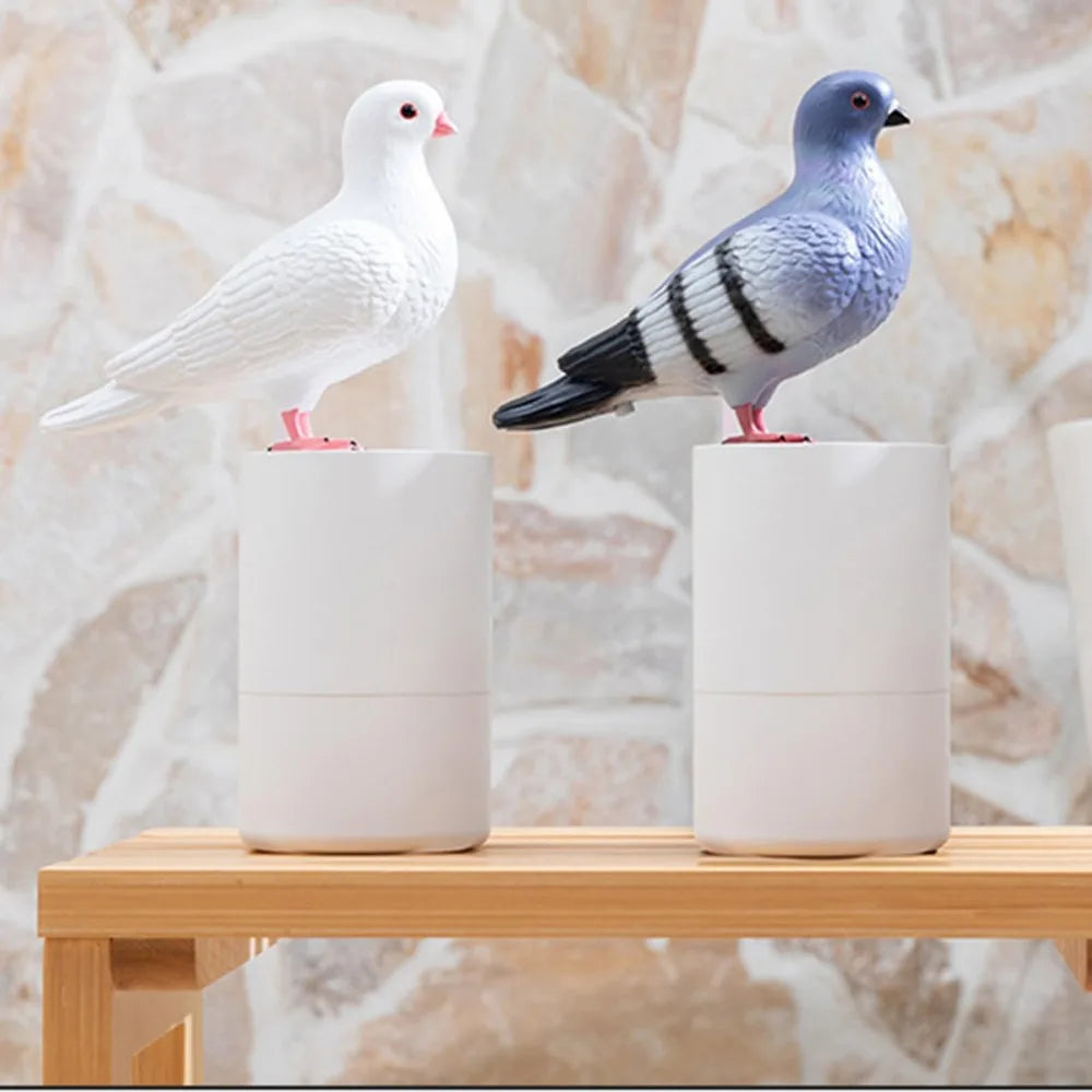 Distributeur de Savon Pigeon en Résine pour un Décor Fantaisiste Distributeurs de savon Electro Paris