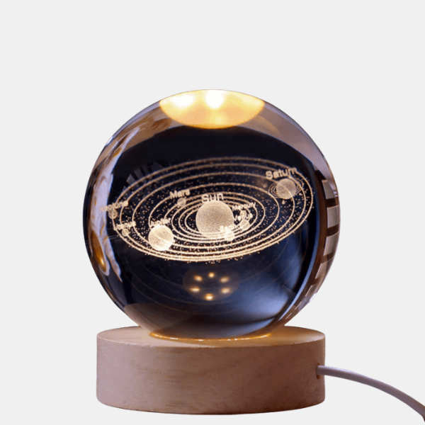Sphère Lumineuse Décorative en Verre – Design Gravé sur Socle en Bois Naturel Decoration Electro Paris Saturne
