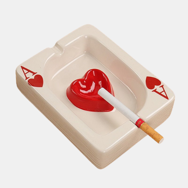 Cendrier en Céramique Red Heart Poker – Forme Carrée élégante Sculptures & Figurines Electro Paris Coeur rouge