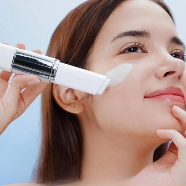 Fond de Teint Stick 2-en-1 – Couvrance Parfaite & Contour en Un Seul Produit Beauty & Care Electro Paris