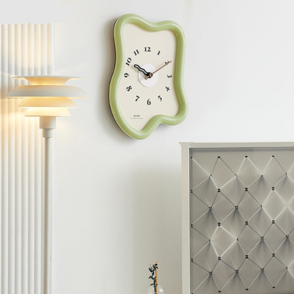 Horloge Murale Contemporaine au Design Irrégulier Wall Clocks Electro Paris