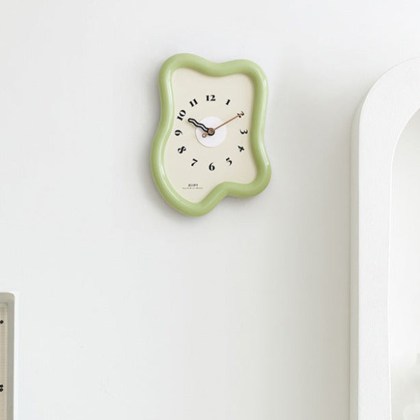 Horloge Murale Contemporaine au Design Irrégulier Wall Clocks Electro Paris