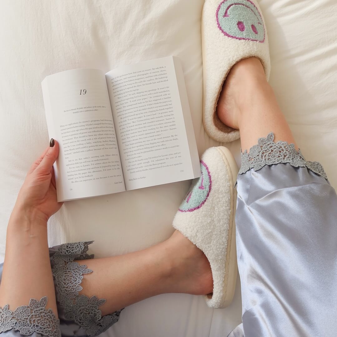 Ensemble De Pyjama Satiné Pour Femmes Avec 5 Pièces Et Chaussons Loungewear Set Electro Paris