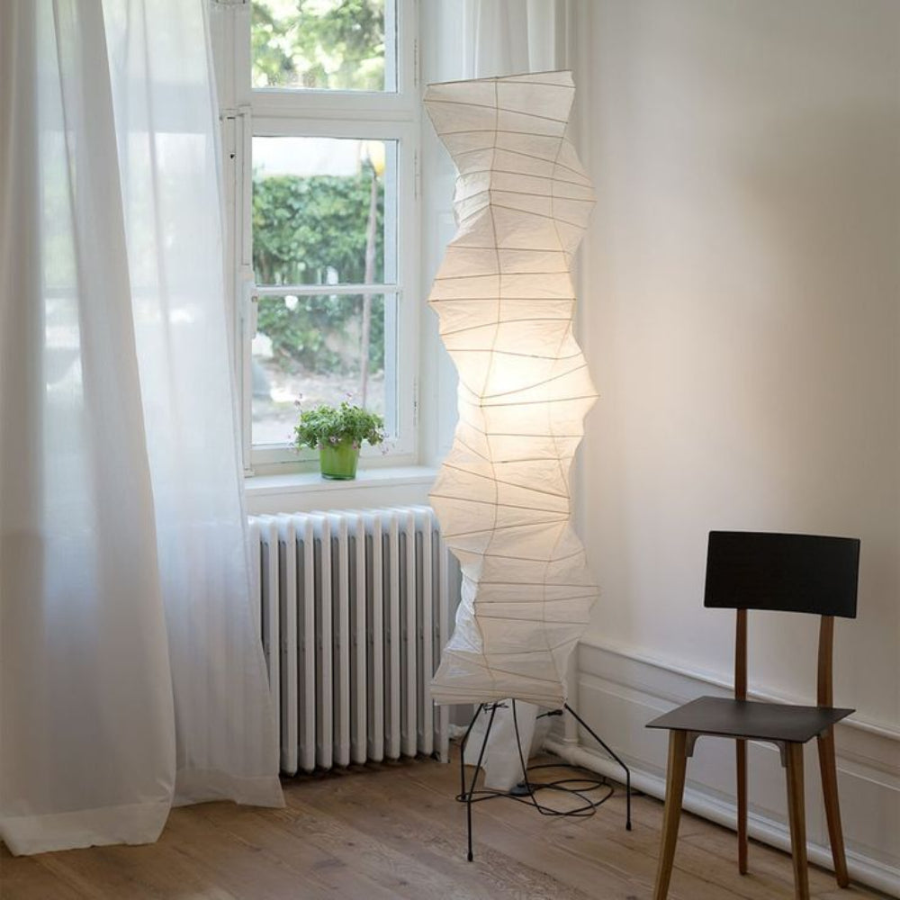 Lampe Sur Pied Minimaliste avec Abat-jour en Papier Fait Main Floor Lamps Electro Paris