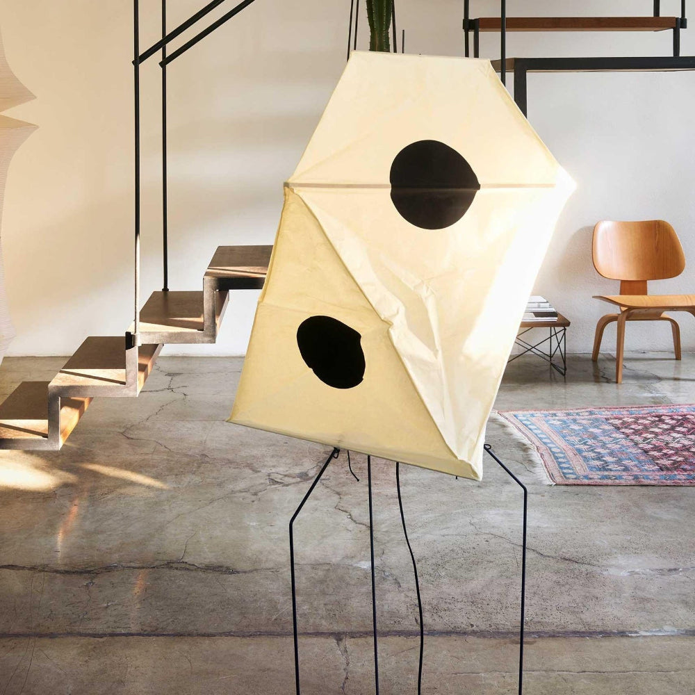 Lampe Sur Pied Minimaliste avec Abat-jour en Papier Fait Main Floor Lamps Electro Paris