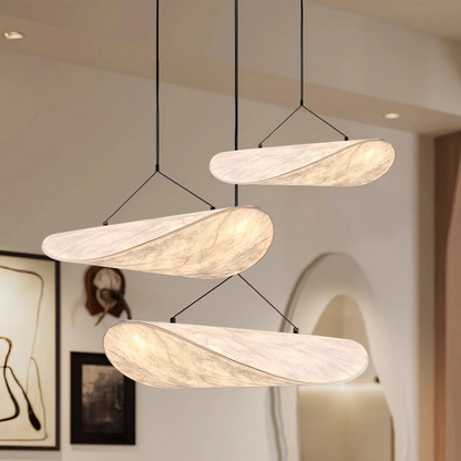 Suspension Sculpturale en Ruban à Lueur Diffuse pour un Éclairage Serein Éclairage suspendu Electro Paris