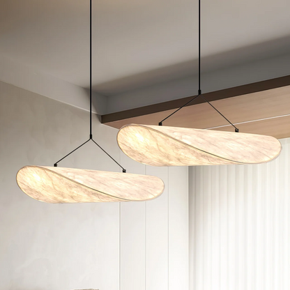 Suspension Sculpturale en Ruban à Lueur Diffuse pour un Éclairage Serein Éclairage suspendu Electro Paris