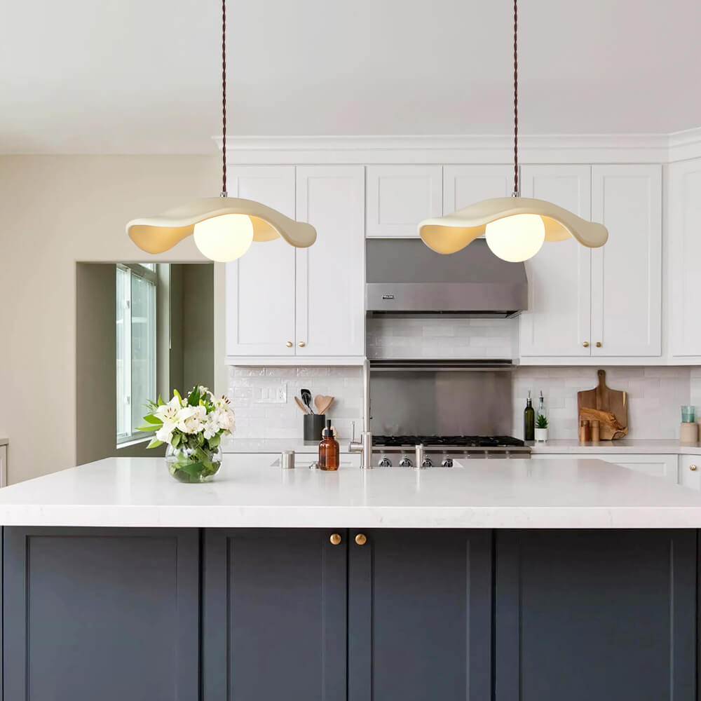 Lampe Plafonnier en Céramique avec Abat-jour Courbé au Style Wabi-Sabi Éclairage Electro Paris