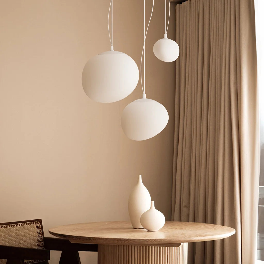 Lampe à Suspension Blanche Moderne Boden Pebble – Éclairage Élégant et Ambiance Apaisante Éclairage Electro Paris