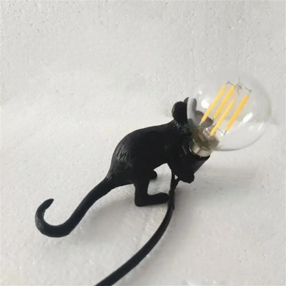 Lampe de Table Souris Fantaisiste pour Intérieurs Artistiques Table Lamp Electro Paris Souris couchée noire Interrupteur 8.1 cm