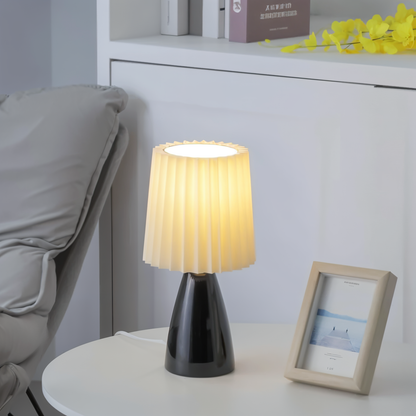 Lampe de table LED plissée pour un éclairage intérieur élégant Table Lamp Electro Paris Noir et blanc Rechargeable par USB