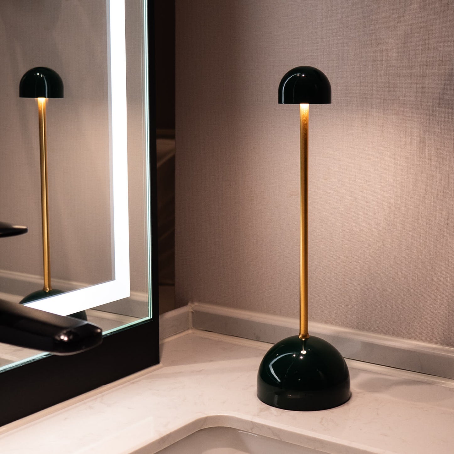 Lampe de table LED portable sans fil Table Lamp Electro Paris