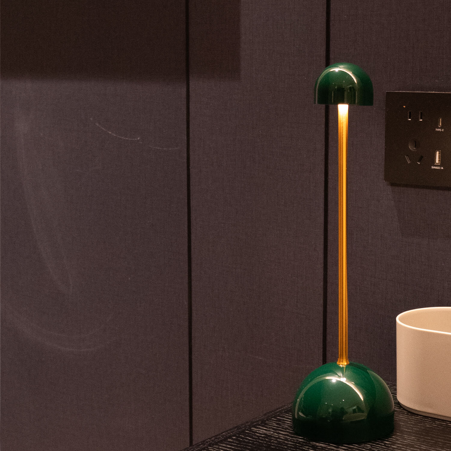 Lampe de table LED portable sans fil Table Lamp Electro Paris