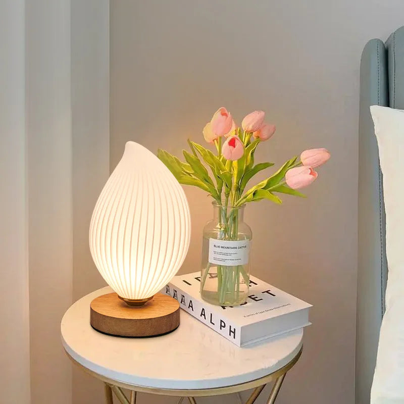 Lampe de table minimaliste en bois à la lueur douce Table Lamp Electro Paris Mangue