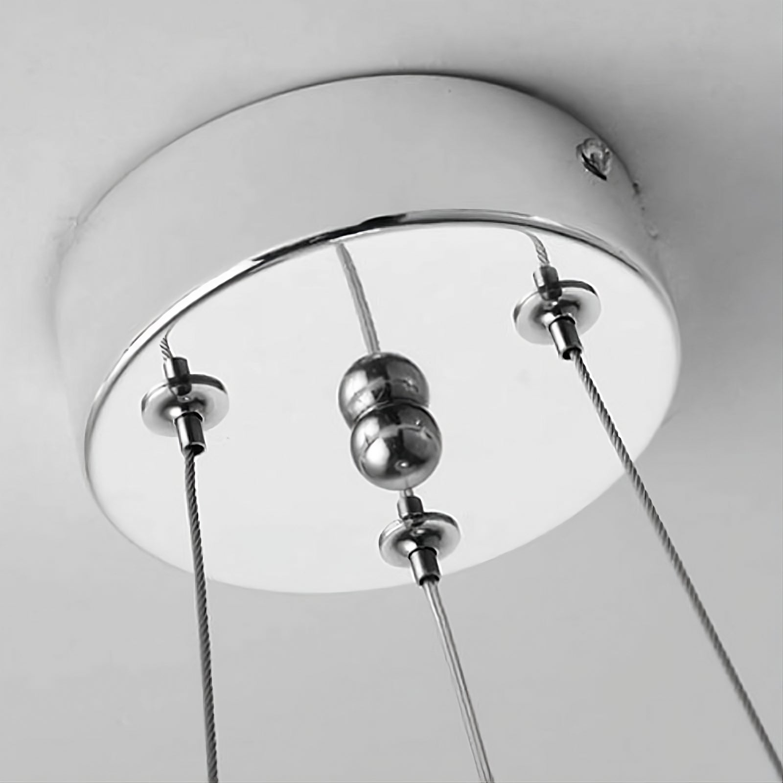 Suspension Moderne à Chaînes – Design Élégant avec Pampille en Aluminium Pendentif chaîne Electro Paris