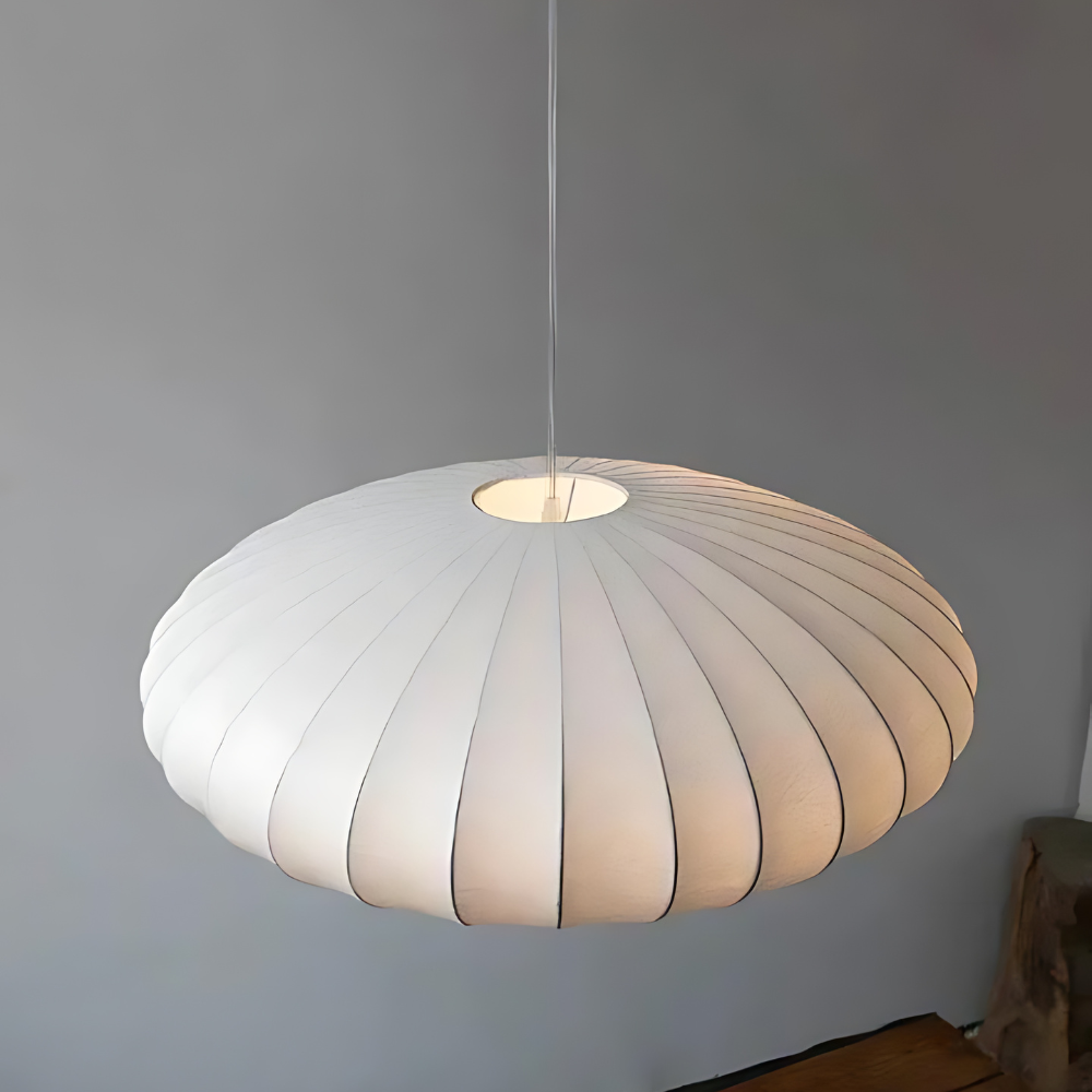 Suspension Japandi en Soie avec Abat-jour Plissé pour une Atmosphère Sereine Lampes et luminaires Electro Paris