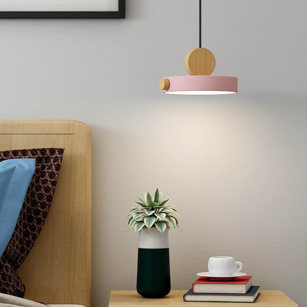 Mini plafonnier coloré avec détails en bois Ceiling Lamp Electro Paris Rose