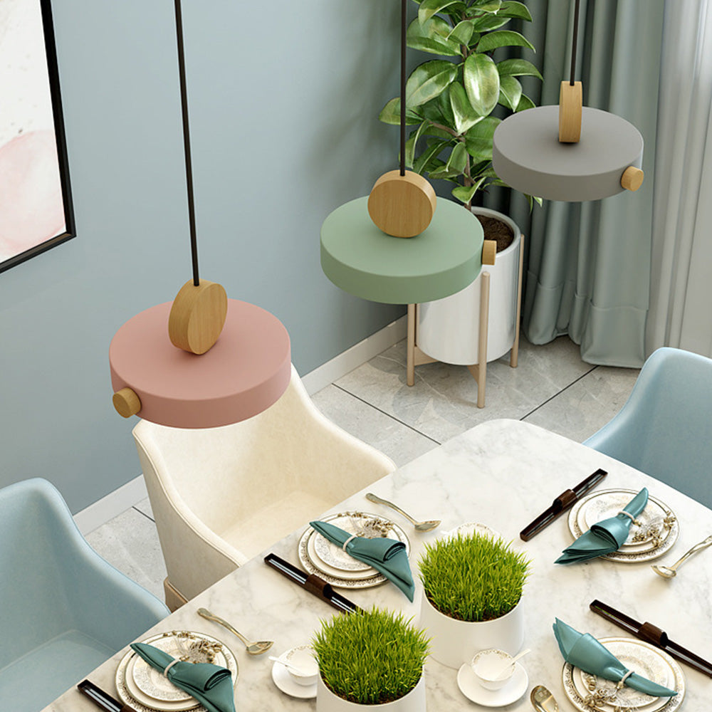 Mini plafonnier coloré avec détails en bois Ceiling Lamp Electro Paris