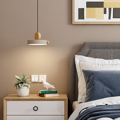 Mini plafonnier coloré avec détails en bois Ceiling Lamp Electro Paris Kaki