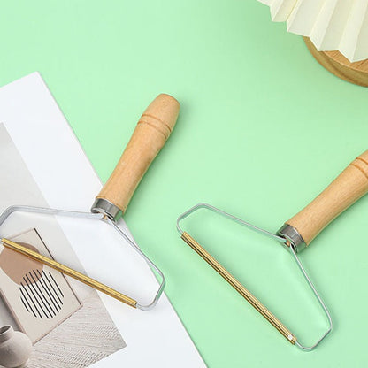 Nettoyant Manuel Pour Poils D’Animaux Avec Manche En Bois Et Grattoir Inox Pour Surfaces Textiles Pet deshedder Electro Paris