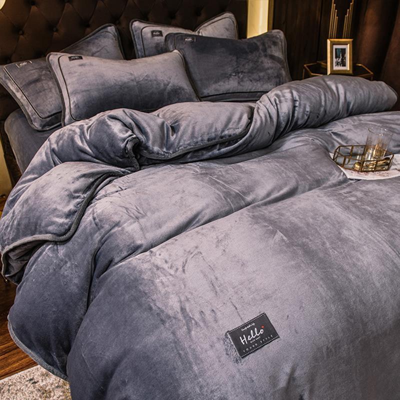 Parure De Lit Complète Velós En Velours Fin Pour Luxe, Confort Et Tranquillité Absolue Velos Complete Bedding Set Electro Paris