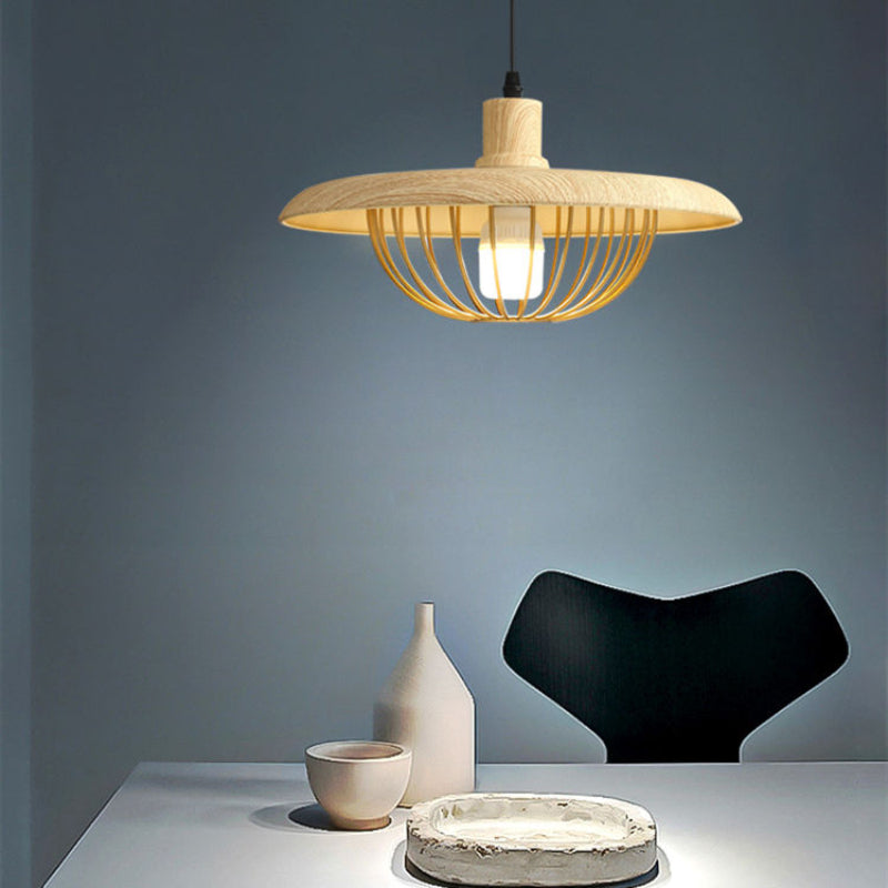 Plafonnier d'inspiration nordique aspect bois pour espaces modernes Ceiling Lamp Electro Paris