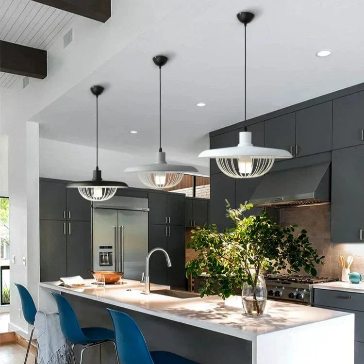 Plafonnier d'inspiration nordique aspect bois pour espaces modernes Ceiling Lamp Electro Paris