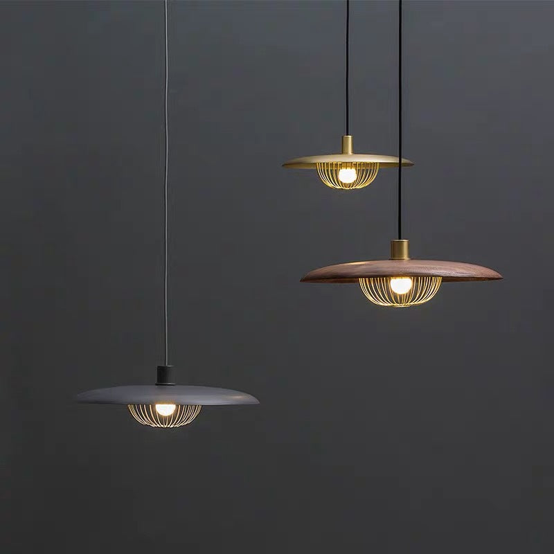 Plafonnier d'inspiration nordique aspect bois pour espaces modernes Ceiling Lamp Electro Paris