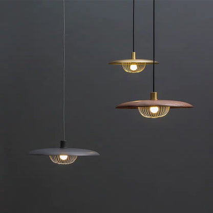Plafonnier d'inspiration nordique aspect bois pour espaces modernes Ceiling Lamp Electro Paris