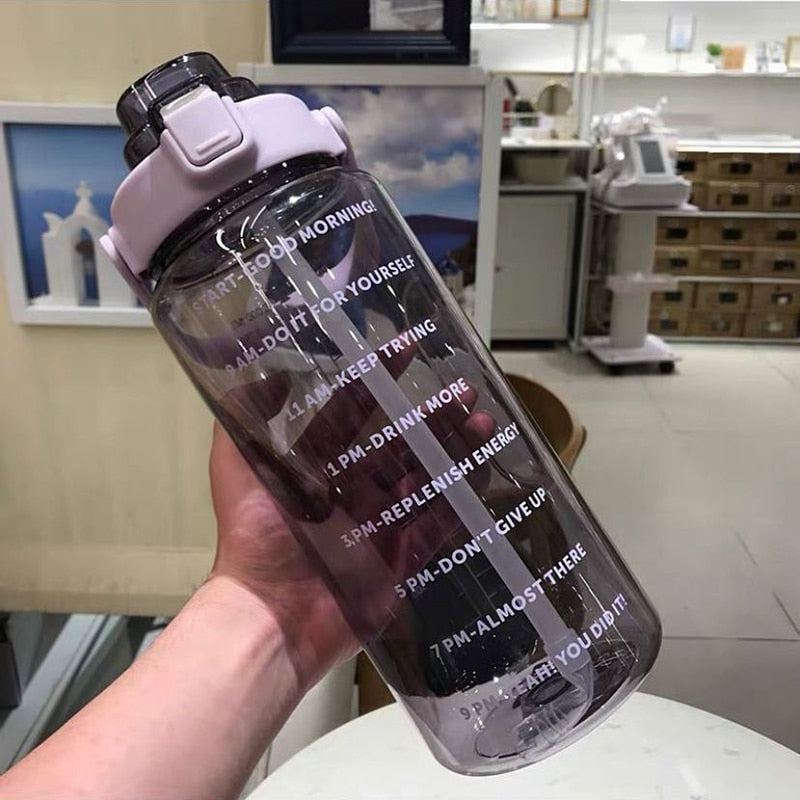 Bouteille D’eau Motivée 2L Écologique Avec Couvercle Anti-Fuite Et Système De Seringue Intégré Water Bottles Electro Paris Violet transparent