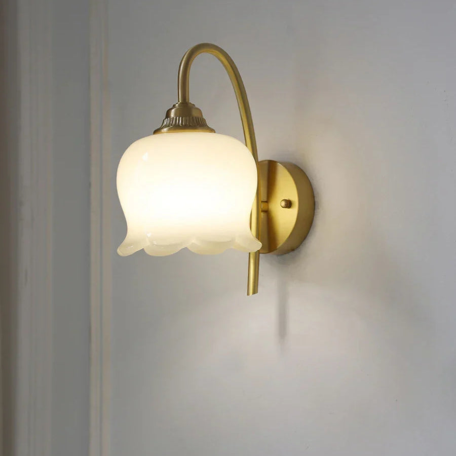 Applique Murale Et Lustre Floral Néoclassique Pour Éclairage Luxueux Et Décoration Élégante Wall Light Electro Paris