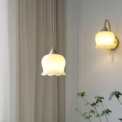 Applique Murale Et Lustre Floral Néoclassique Pour Éclairage Luxueux Et Décoration Élégante Wall Light Electro Paris