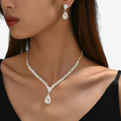 Set de Colliers Élégant Pour Mariage 2 Pièces Avec Pendentif Goutte Et Boucles d’Oreilles Jewelry Electro Paris