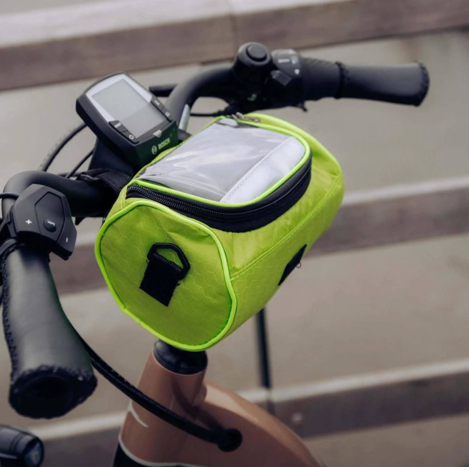 Sac à Vélo Étanche avec Écran Tactile – Sacoche Velo Pratique et Élégante Accessoires de vélo Electro Paris Jaune