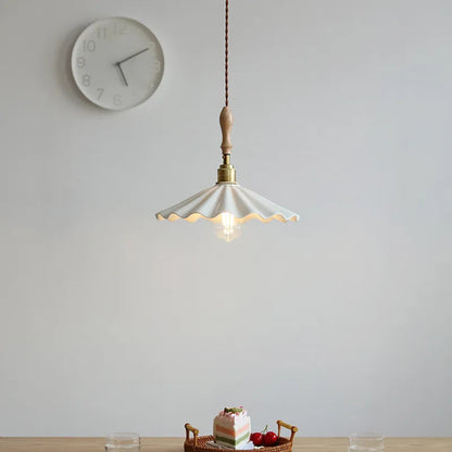 Suspension Lumineuse Scandinave En Céramique LED Lighting Electro Paris Cordon filaire et fixation en bois
