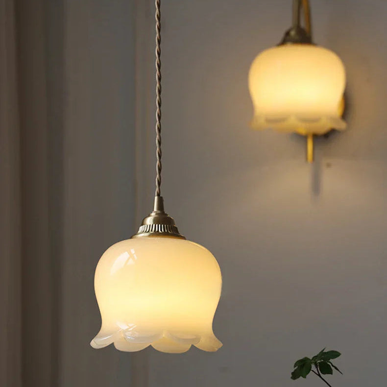 Applique Murale Et Lustre Floral Néoclassique Pour Éclairage Luxueux Et Décoration Élégante Wall Light Electro Paris