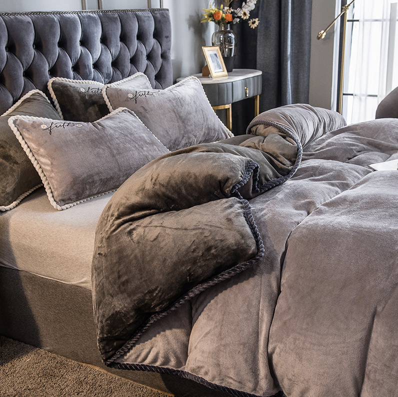 Parure De Lit En Velours Fin Pour Luxe, Confort Ultime Et Sommeil Réparateur Bedding Electro Paris Gris clair et gris foncé Reine Ensemble de 4 pièces