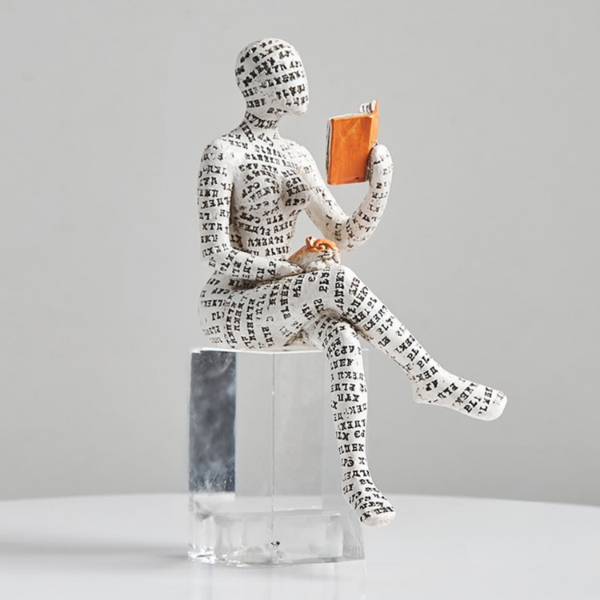 Sculptures Humanoïdes Modernes – Art et Expression Contemporaine Humanoid Sculptures Electro Paris Loisir (avec un chat sur les genoux)