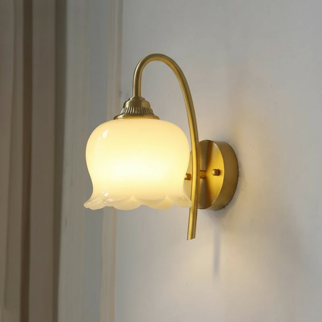 Applique Murale Et Lustre Floral Néoclassique Pour Éclairage Luxueux Et Décoration Élégante Wall Light Electro Paris