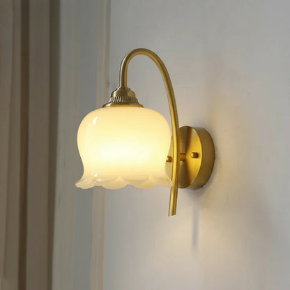 Applique Murale Et Lustre Floral Néoclassique Pour Éclairage Luxueux Et Décoration Élégante Wall Light Electro Paris