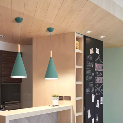 Suspension Conique Métal Coloré avec Tige en Bois – Éclairage pour Cuisine Éclairage Electro Paris