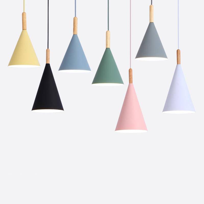 Suspension Conique Métal Coloré avec Tige en Bois – Éclairage pour Cuisine Éclairage Electro Paris